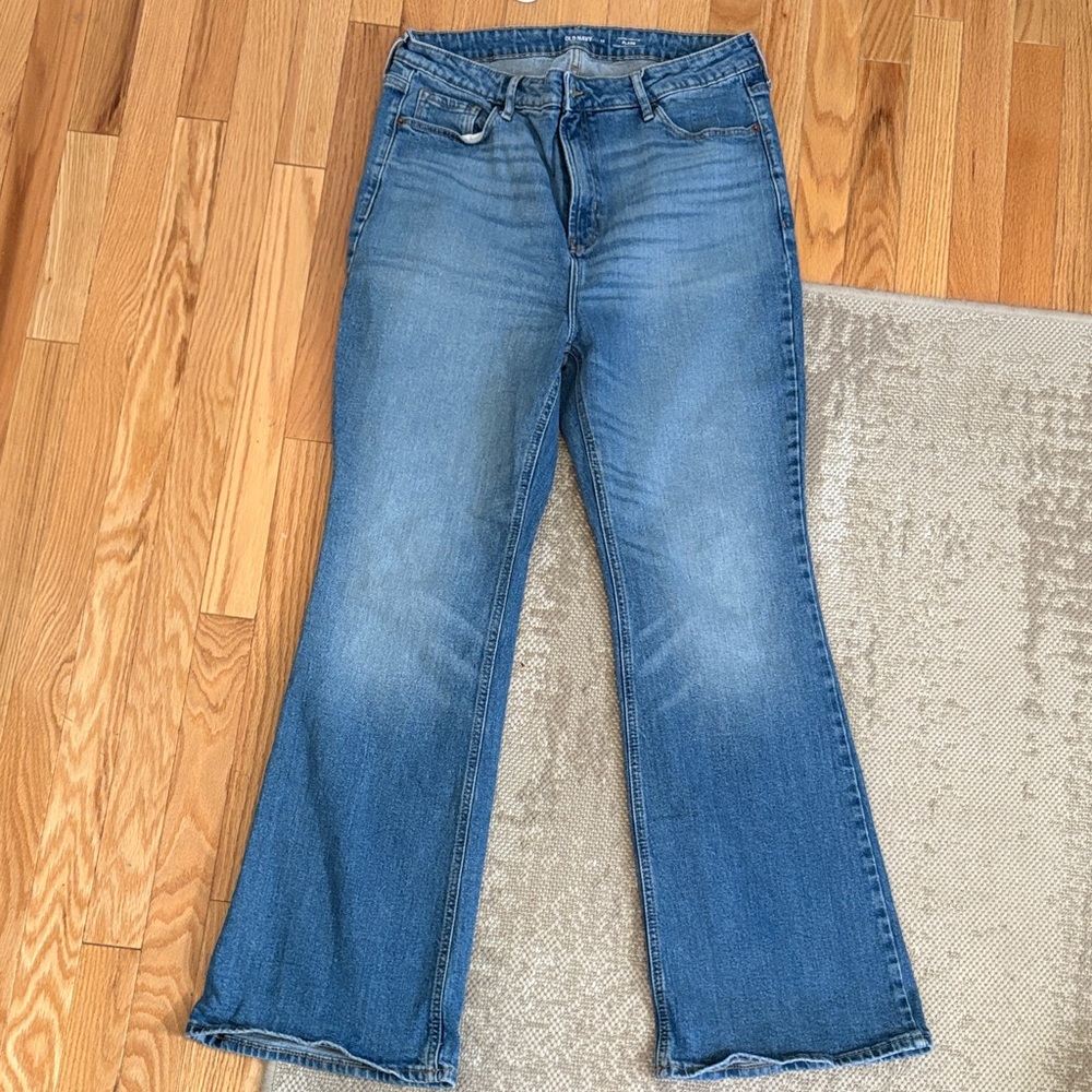 Old Navy Women's Flare Jeans in Blue